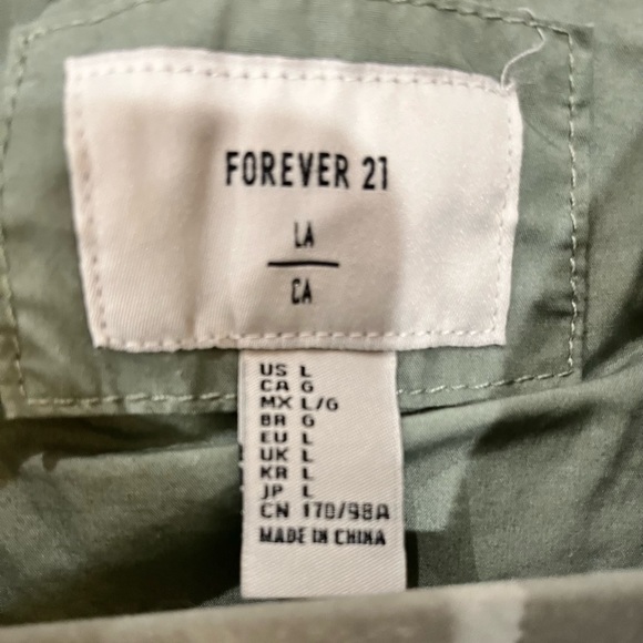NWOT Forever 21 green lightweight coat size medium with gold hardware - Picture 2 of 11